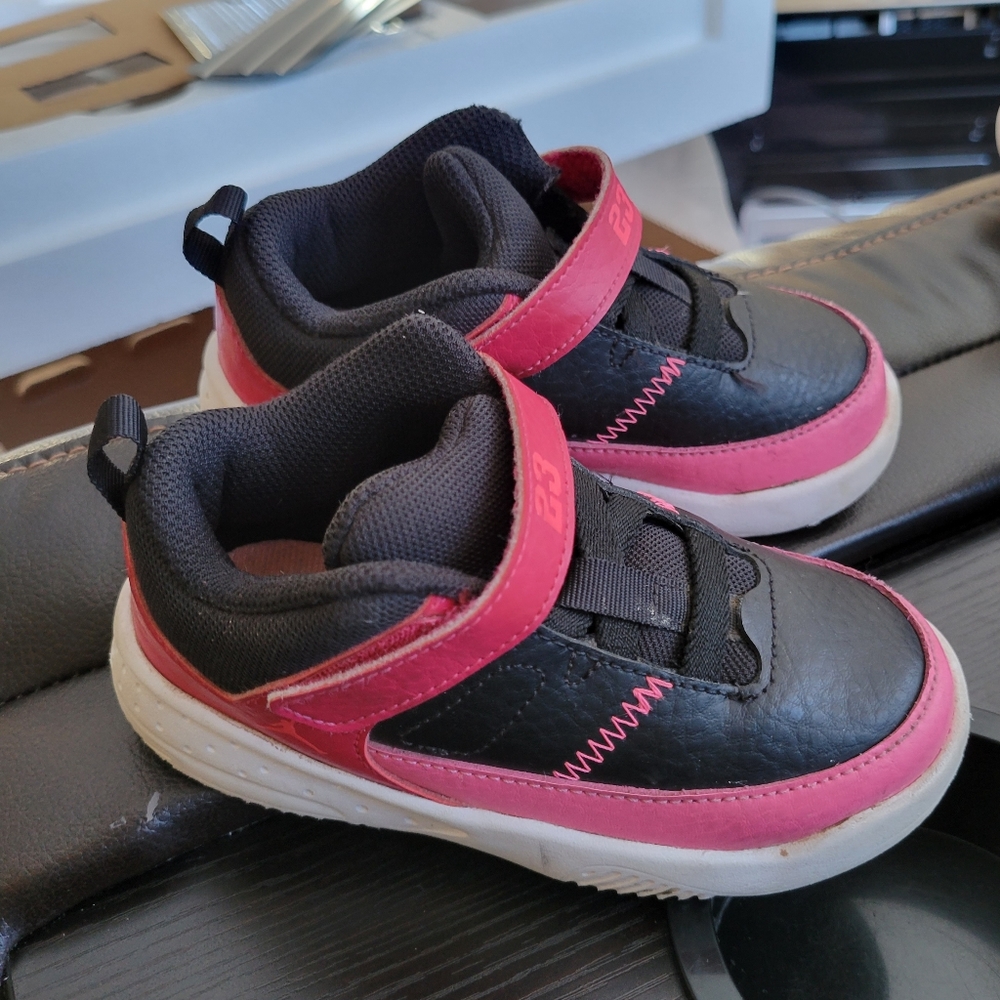 Toddler Girls Size 9C Velcro Jordans